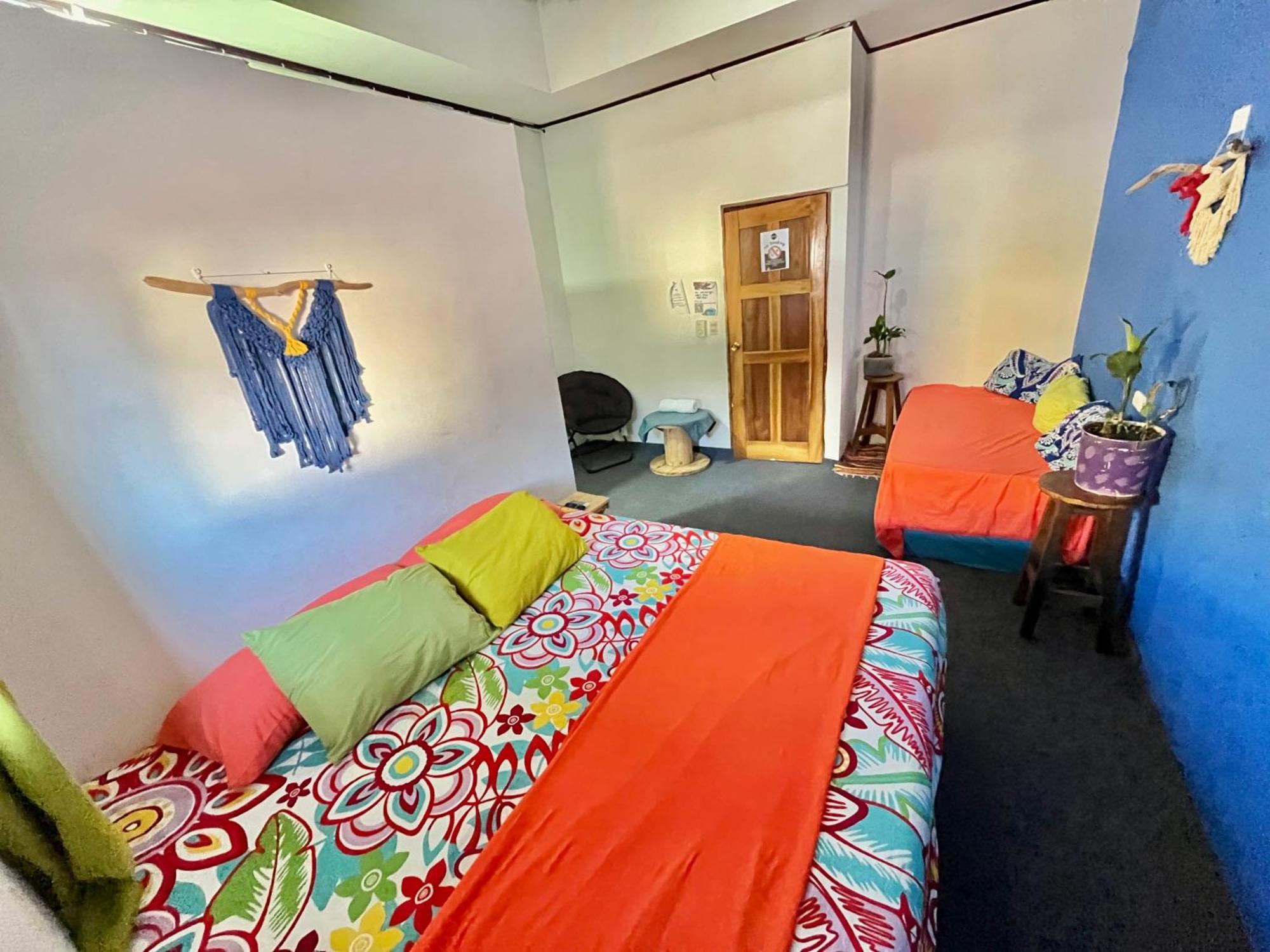 Passifloras Hostel Quepos Dış mekan fotoğraf