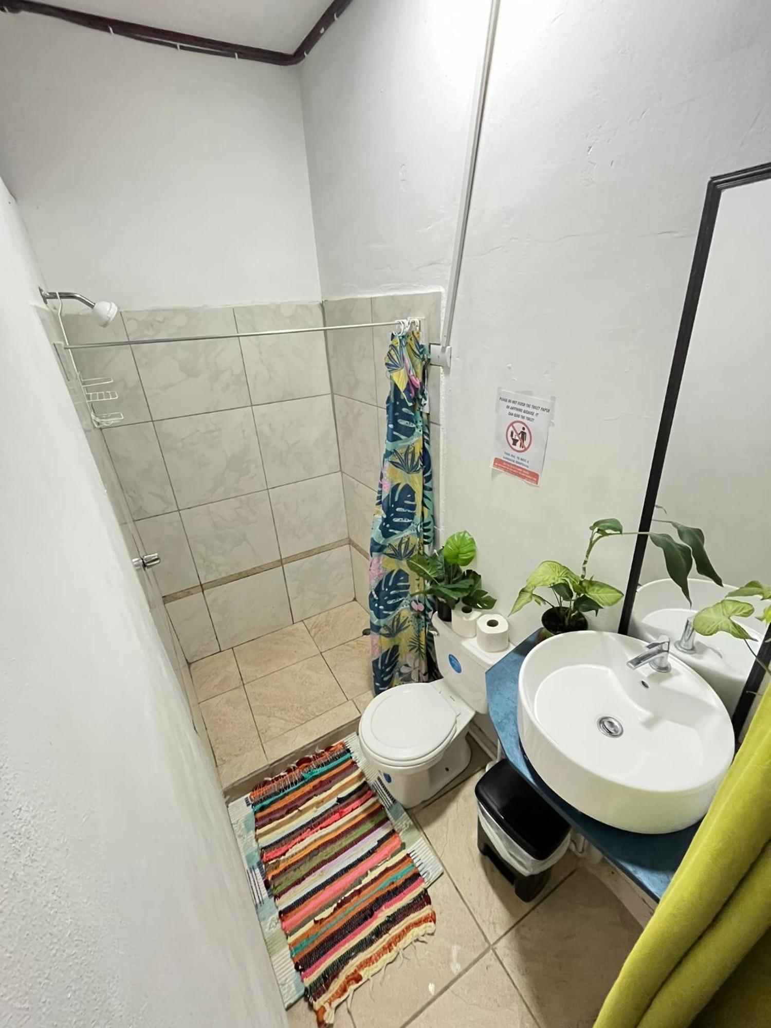 Passifloras Hostel Quepos Dış mekan fotoğraf