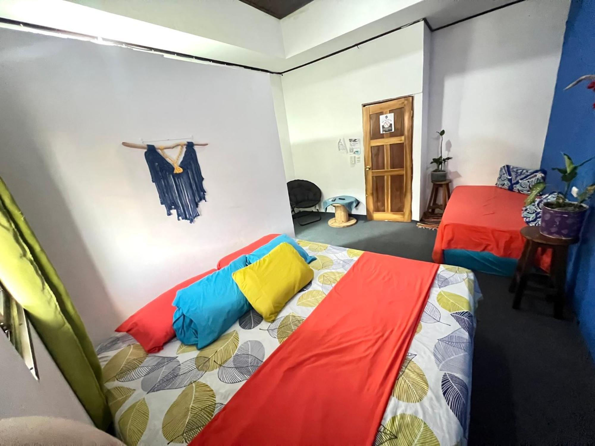 Passifloras Hostel Quepos Dış mekan fotoğraf