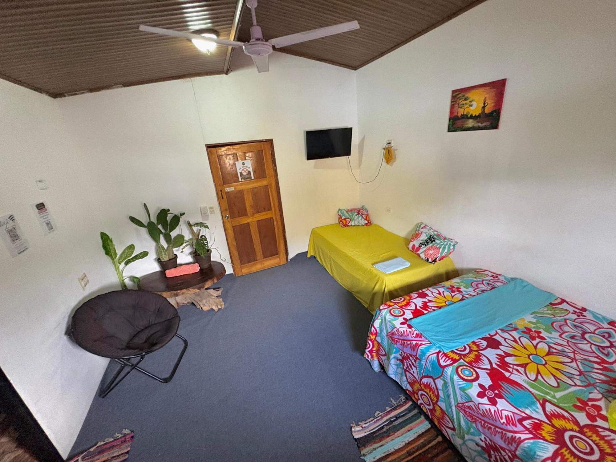 Passifloras Hostel Quepos Dış mekan fotoğraf