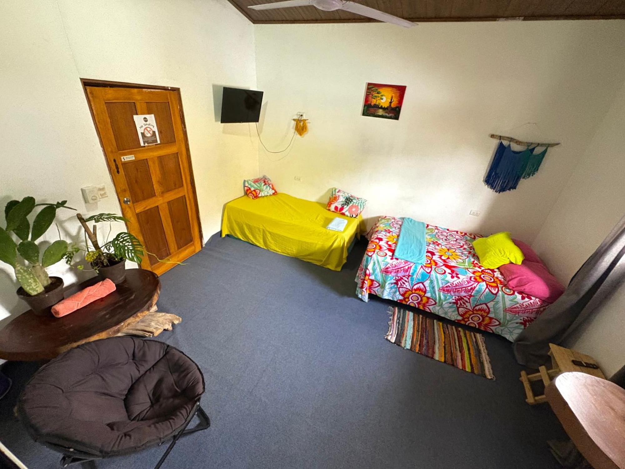 Passifloras Hostel Quepos Dış mekan fotoğraf
