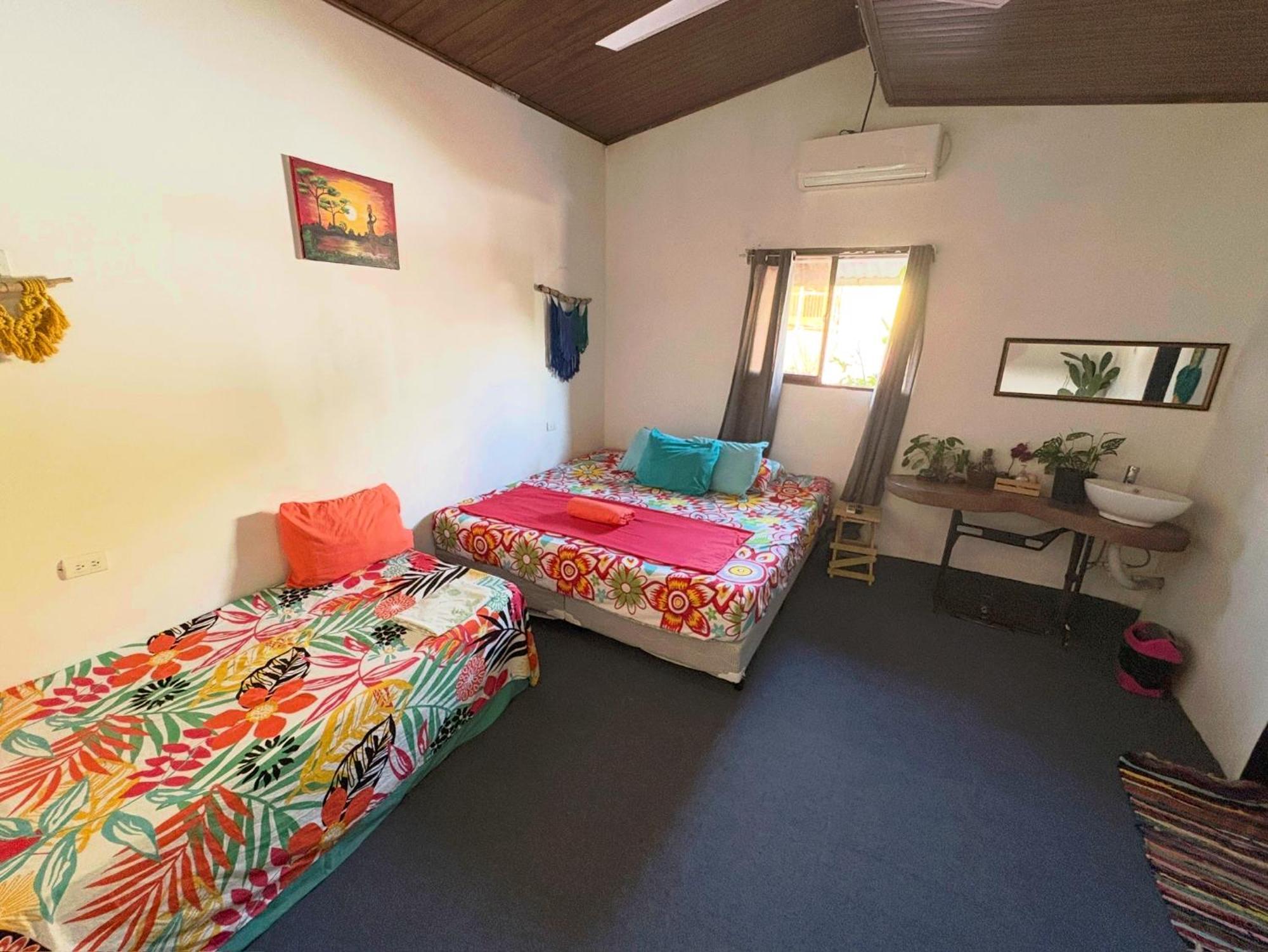 Passifloras Hostel Quepos Dış mekan fotoğraf