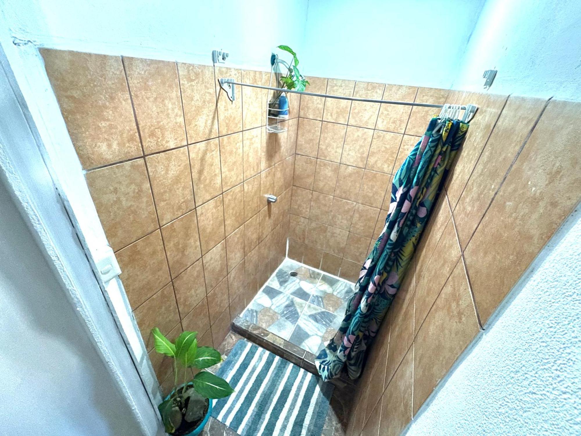 Passifloras Hostel Quepos Dış mekan fotoğraf