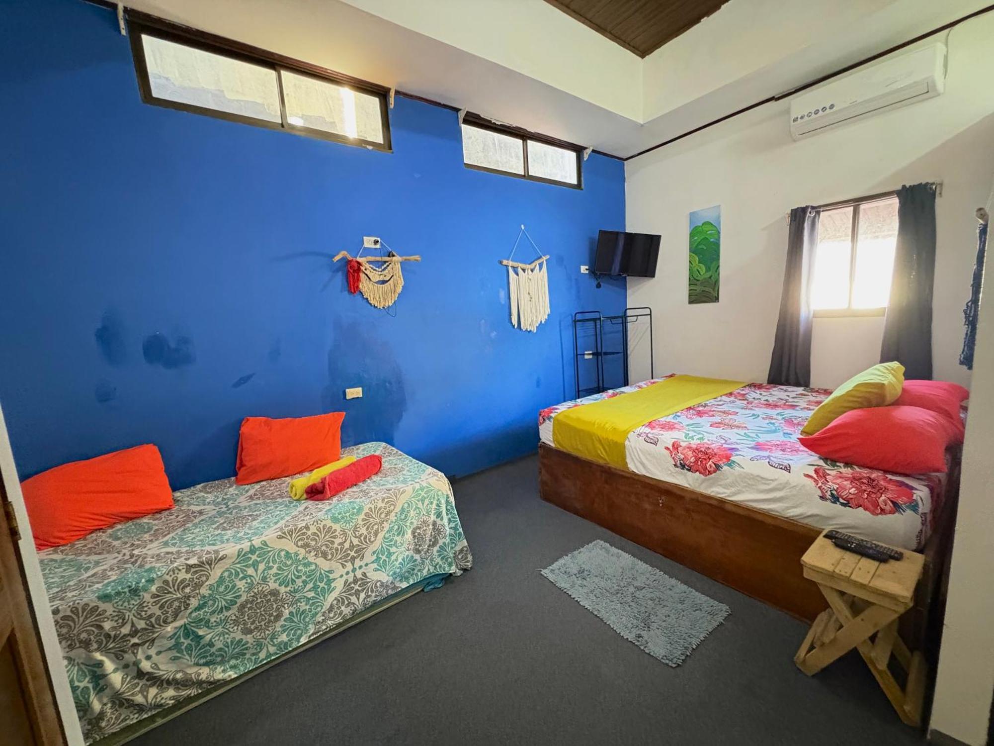 Passifloras Hostel Quepos Dış mekan fotoğraf