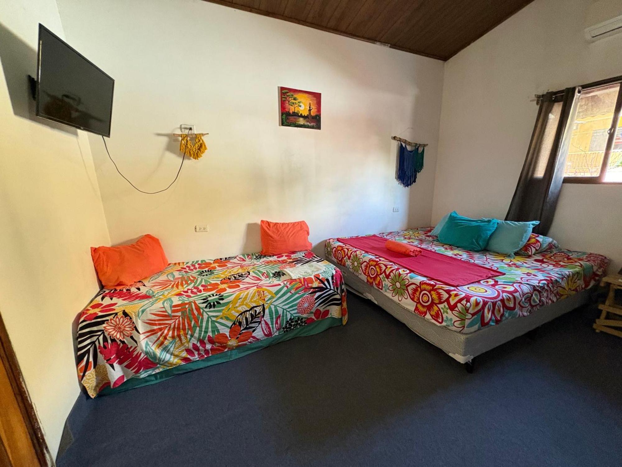 Passifloras Hostel Quepos Dış mekan fotoğraf