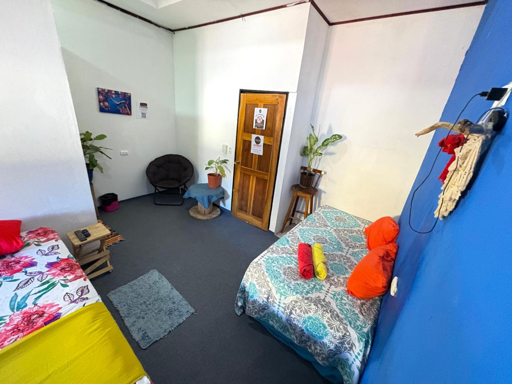 Passifloras Hostel Quepos Dış mekan fotoğraf