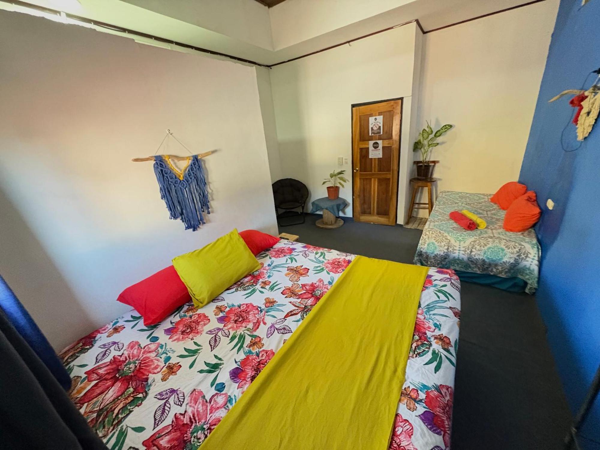 Passifloras Hostel Quepos Dış mekan fotoğraf