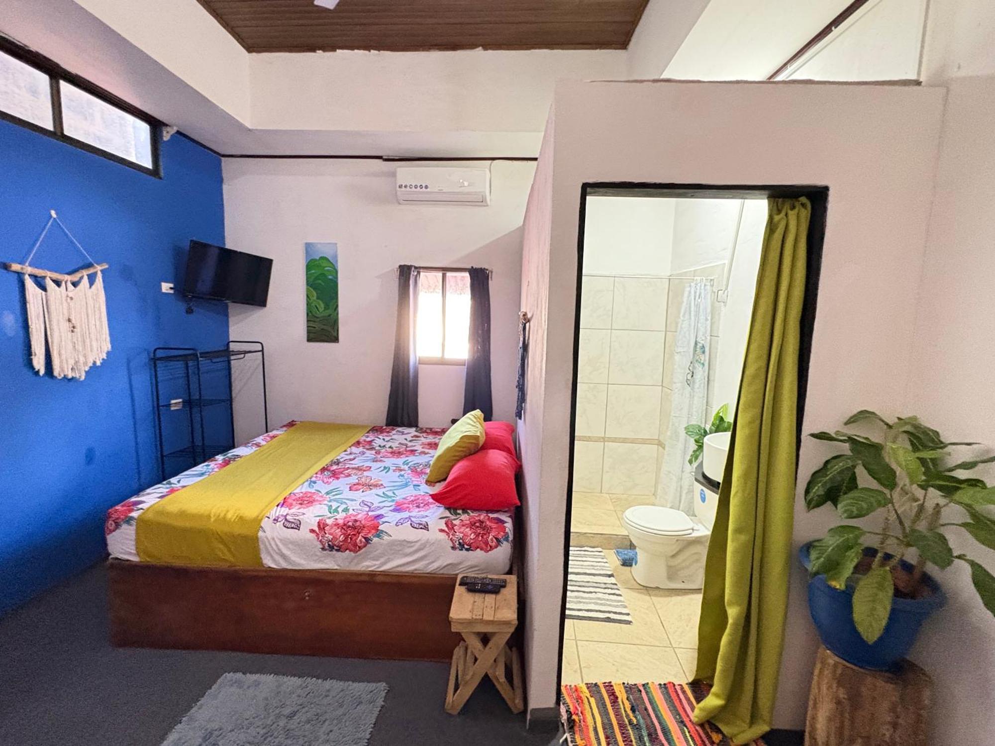 Passifloras Hostel Quepos Dış mekan fotoğraf